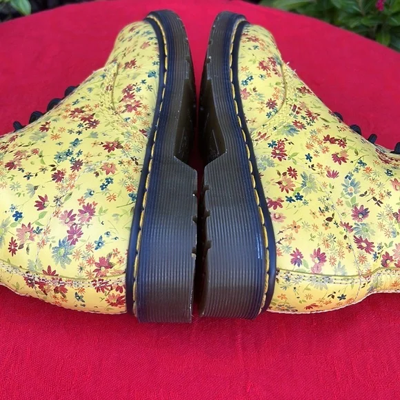 🌼 Dr. Martens Sunshine Yellow Daisy Floral 1460 Boots 🌼 - Picture 10 of 17